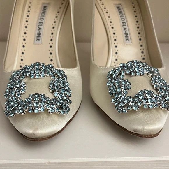 Manolo Blahnik Hangisi Satin Bridal Pumps 90 with Blue Crystal Buckles 35.5 - Picture 2 of 15